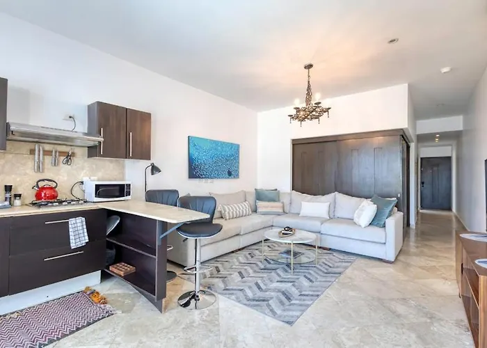 Ferienhaus Charming & Sunlit With Pool & Balcony - Near Golf, Beaches, & Nightlife Cabo San Lucas