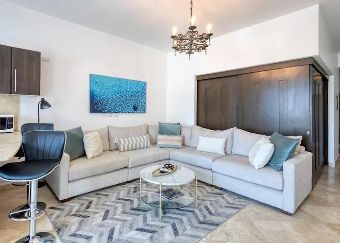 Charming & Sunlit With Pool & Balcony - Near Golf, Beaches, & Nightlife * Cabo San Lucas