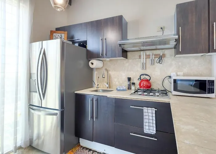 Charming & Sunlit With Pool & Balcony - Near Golf, Beaches, & Nightlife Cabo San Lucas