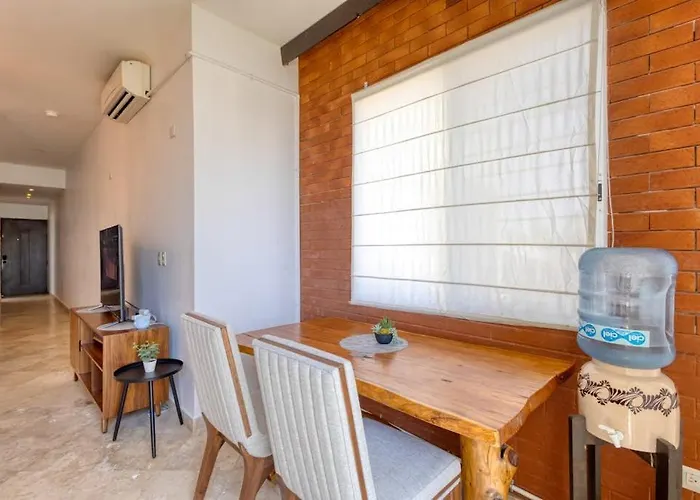 Charming & Sunlit With Pool & Balcony - Near Golf, Beaches, & Nightlife Ferienhaus Cabo San Lucas