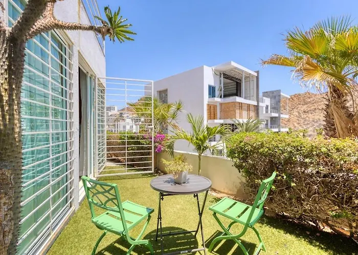 Charming & Sunlit With Pool & Balcony - Near Golf, Beaches, & Nightlife Ferienhaus Cabo San Lucas